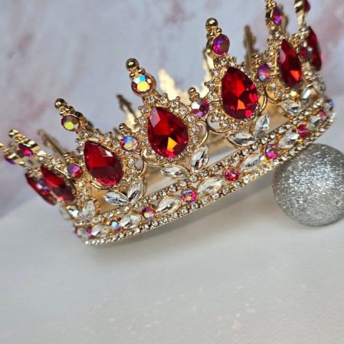 Корона золото з червоним камінням